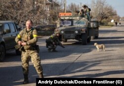 Украінскія вайскоўцы ў Снігіроўцы Мікалаеўскай вобласьці, 10 лістапада 2022