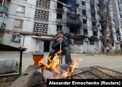 Жыхар акупаванага Расеяй Марыюпаля. 16 лістапада