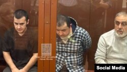  Исроил Исломов ва писаронаш Аминҷону Диловар. Додгоҳи Басманний, 17-уми майи 2024