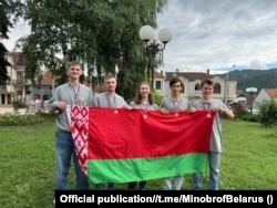 Фота беларускіх мэдалістаў, якое апублікавала Мінадукацыі