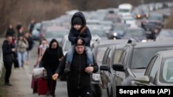 Украінскія ўцекачы на мяжы з Малдовай. 