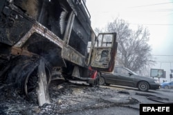 Машыны спаленыя пратэстоўцамі ў Алматы. 6 студзеня 2022