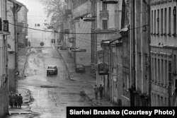 Вуліца Рэвалюцыйная ў Менску пачатку 1990-х гадоў, фота Сяргея Брушко