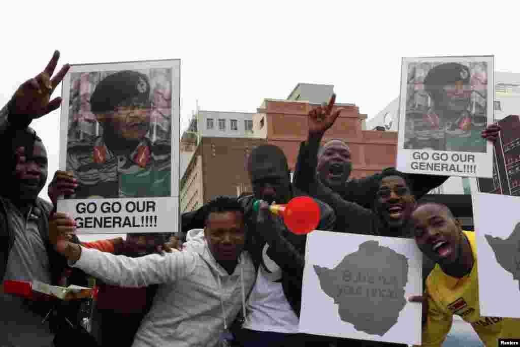 Zimbabwe - Protesters calling for Zimbabwean President Robert Mugabe to step down, 18Nov2017