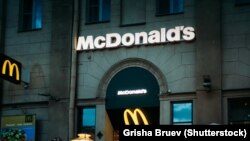 Кампанія McDonald’s спыніла сваю дзейнасьць у Беларусі. Былы рэстаран кампаніі ў Менску. Архіўнае фота