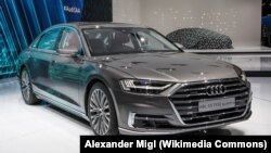 Audi A8 на аўтамабільнай выставе, ілюстрацыйнае фота 