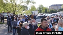 Чарга случакоў, каб пакінуць подпісы за Сьвятлану Ціханоўскую