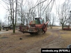 Нямала каля хат сельскагаспадарчай тэхнікі. Яна і на ўскрайку паселішча