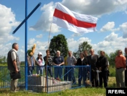 Вёска Парэчча Слонімскага раёна, крыж памяці памяці Міхала Валовіча і іншых паўстанцаў 1831-1833 гадоў. Архіўнае фота