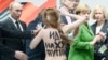 Femen: Увесь сьвет хоча, каб Пуцін сышоў