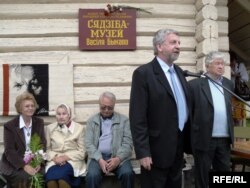 Уручэньне прэміі “За Свабоду думкі”. Аляксандар Мілінкевіч распавядае пра прэмію “За свабоду думкі”, 2010 год.