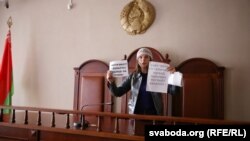 Натальля Гарачка падчас аднаго з судовых працэсаў 