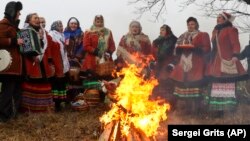 Абрад "Цягнуць Каляду на дуба" ў вёсцы Марціянаўка, 21 студзеня, ілюстрацыйнае фота