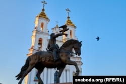 Помнік князю Альгерду каля Ўваскрасенскай царквы