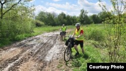 Артур Зыгмунтовіч — на ровары аб’езьдзіў беларуска-польскае памежжа