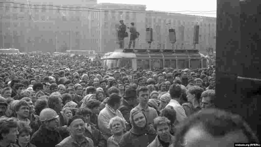 Страйк рабочых на плошчы Леніна ў Менску. Красавік, 1991 год