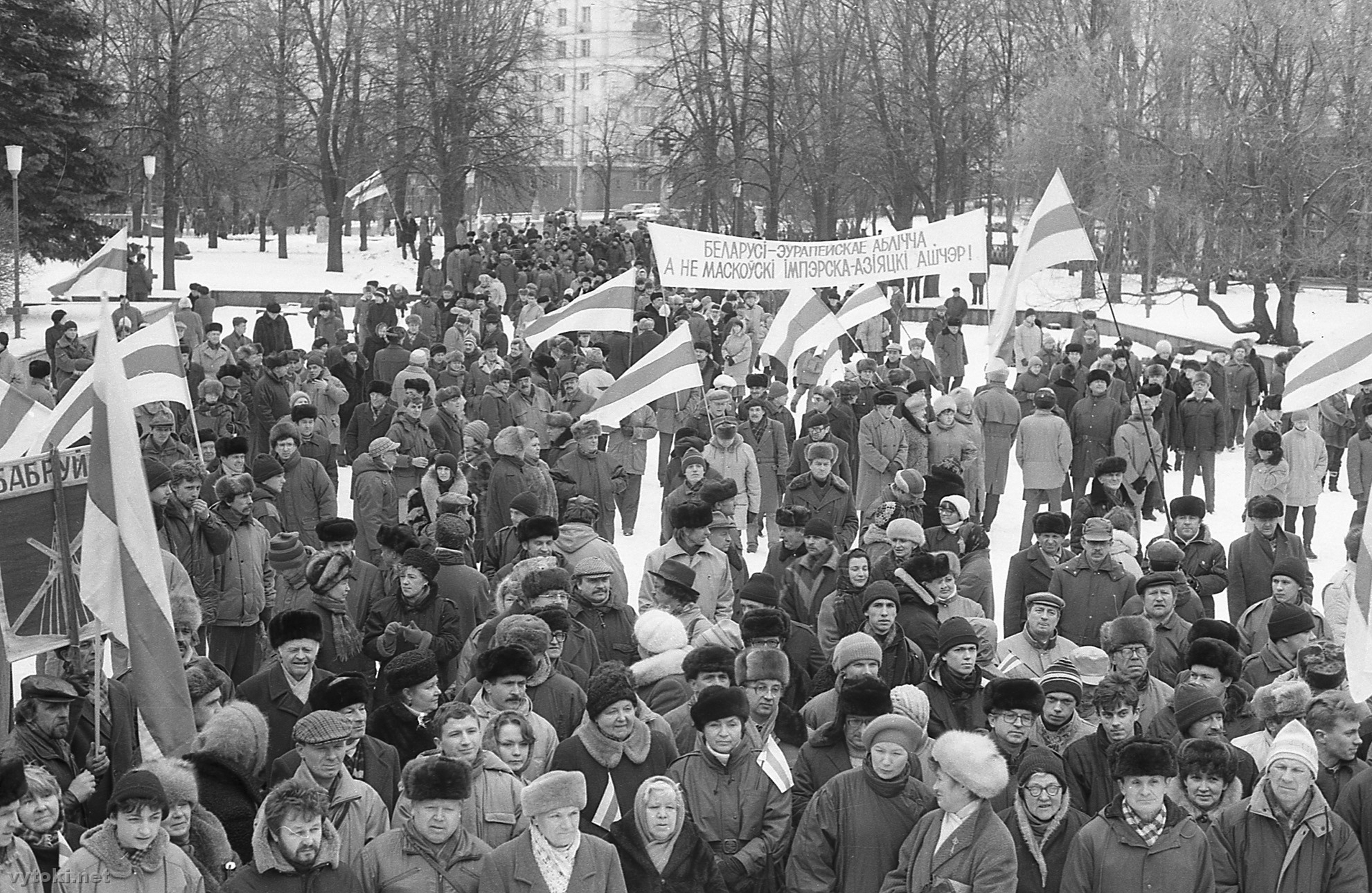 На самых першых прэзыдэнцкіх выбарах у Беларусі ў 1994 годзе трое кандыдатаў фігуравалі ў бюлетэнях як беспартыйныя, а яшчэ трое прадстаўлялі палітычныя арганізацыі. Прадстаўнік каторай з гэтых трох сілаў атрымаў найменшы працэнт галасоў?