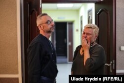 В.а. дырэктара БелаПАН Дзьмітры Наважылаў і журналістка Марына Загорская