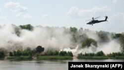 Польскія і амэрыканскія вайскоўцы ўдзельнічаюць у вучэньнях Defender-Europe 20 у Польшчы, 17 чэрвеня 2020