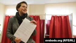 Тацяна Караткевіч на выбарчым участку