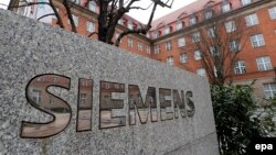 Від на штаб-кватэру кампаніі Siemens AG у раёне Сімэнсштадт у Бэрліне, Нямеччына, 2017 год. Ілюстрацыйнае фота