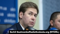 Ільля Новікаў падчас абароны ўкраінскіх маракоў, 17 сьнежня 2018 году