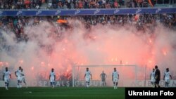 Піратэхнічнае шоў ультрас данецкага «Шахтара» ў матчы чэмпіянату Ўкраіны, архіўнае фота