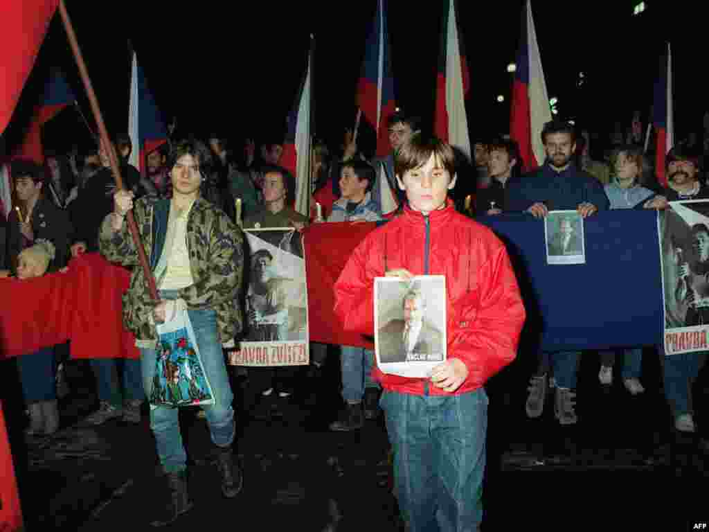 Дэманстрацыя на Вацлаўскай плошчы 17 сьнежня 1989