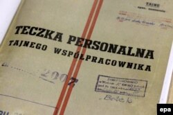 Тэчка дзяржбясьпекі з дасье "агента Болека", якая захоўвалася ў доме былога міністра