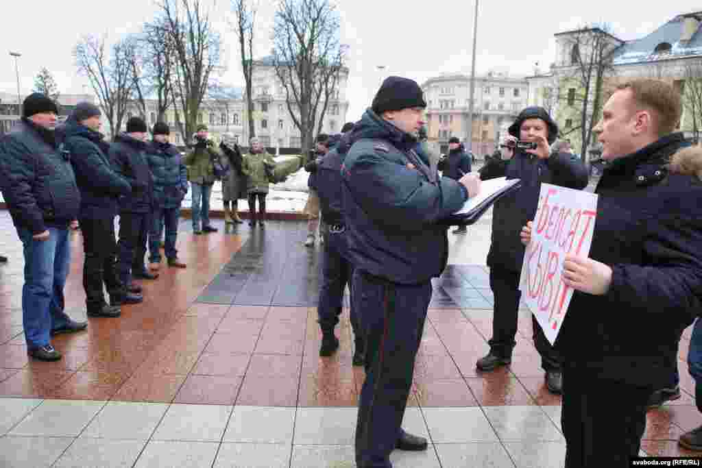 Belarus — Activists near Administration of President of Belarus during meeting in support of Belsat TV, 20dec2016