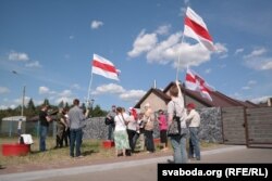 Пратэст каля рэстарану ў Курапатах. 10 чэрвеня 2018 году