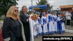 Тамара Вяршыцкая (стваральніца Музэю габрэйскага супраціву) і Аляксандар Пілінкевіч