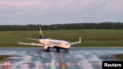 Самалёт Ryanair, які ўлады Беларусі прымусілі прызямліцца ў Менску, у Вільні. 23 траўня