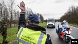 Памежны патруль на мяжы Нідэрляндаў і Нямеччыны, архіўнае фота 