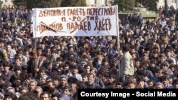 Гирдиҳамоии 13 феврали соли 1990 дар пояи ҳайкали Ленин дар майдони ба номи Ленин (ҳоло майдони Исмоили Сомонӣ) дар Душанбе