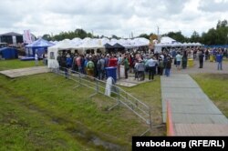 Чарга ахвотнікаў трапіць на купальскую пляцоўку