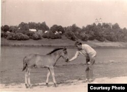 Уладзімер Караткевіч у Друі. 1973 г. З асабістага фонду У. Караткевіча ў БДАМЛМ