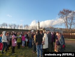 Экскурсія завяршылася на беразе Дняпра, на якім быў касьцёл сьвятога Антонія і Пакроўская царква. Сьвятыні зьнішчаныя