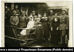 Немцы на вясельлі рускага салдата і беларускі. Крэва, 1918