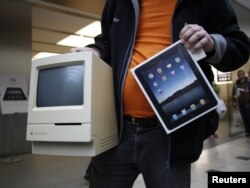 Кампутар Apple Macintosh Classic 1990 году і пляншэт Apple iPad 2010 году