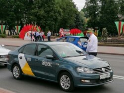 Даішнік спыніў таксі з бчб-сьцяжком на антэне