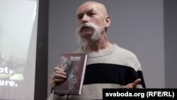 Аўтар вокладкі для кнігі мастак Уладзімер Вішнеўскі