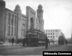 1920-ci illər - Bakıda ilk tramvaylar (Lenin (indiki Azadlıq) prospektində Sabunçu vağzalı qarşısında)