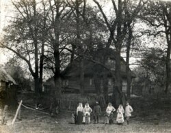 Рыбацкая вёска Атокі, 1917. Стаяла на самым беразе памежнага з Польшай Бугу і зьнікла ў ХХ стагодзьдзі