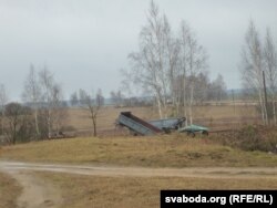 Нямала каля хат сельскагаспадарчай тэхнікі. Яна і на ўскрайку паселішча