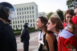 Надзея Пагадаева, першая перад амапаўцам. Фота TUT.BY