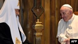 Rus pravoslav kilsəsinin patriarxı Kirill və Roma papası Francis 