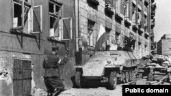 Захоплены паўстанцамі нямецкі БТР, 14 жніўня 1944.