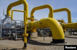 Агульны выгляд газаправодаў Gas Interconnection Poland-Lithuania ў Яўнюнах, Літва, 5 траўня 2022