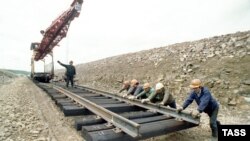 Russia -- building construction of railway railroad in Yakutia, 24Oct1995